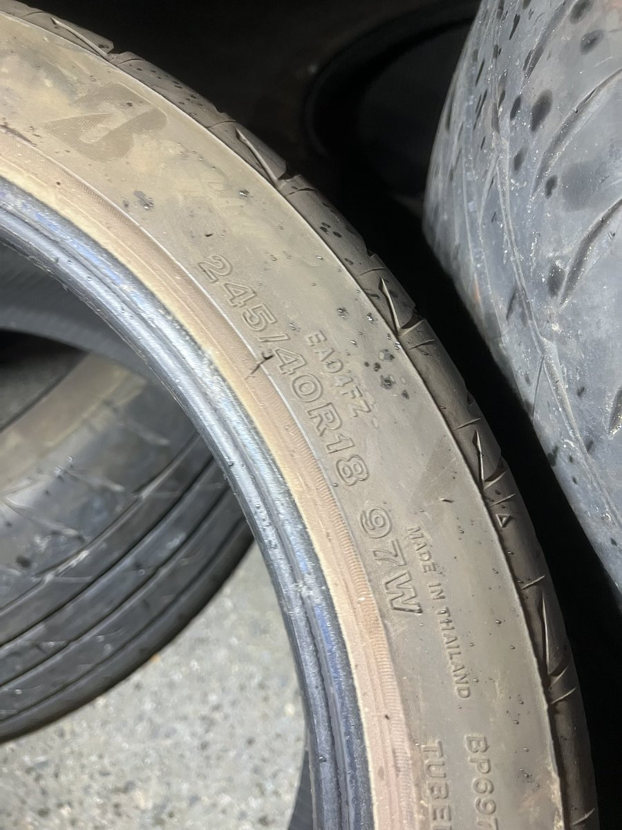ドリケツ売ります
245/40R18 4本
POTENZA RE004
年数0823
残量4.5-5.0ミリ程
¥13,000
埼玉県から直接引渡しのみ
 #タイヤ売ります
 #ドリケツ売ります