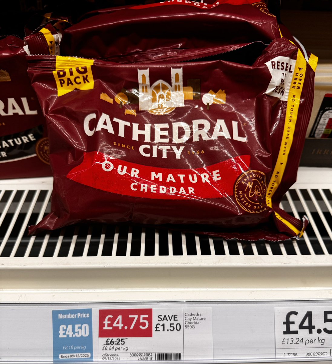 JamesMelville's tweet image. ▪️Nescafé Gold = £8.75
▪️Lurpak = £5
▪️Cathedral City cheese = £4.75
▪️Twinings Tea = £6

Four items sold in the Co-op = £24.50

Absolutely insane.