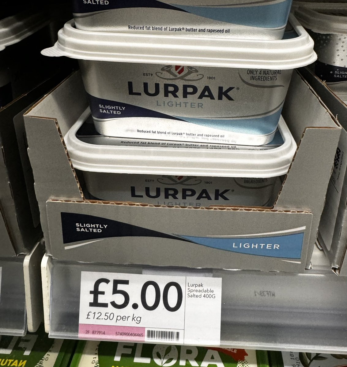 JamesMelville's tweet image. ▪️Nescafé Gold = £8.75
▪️Lurpak = £5
▪️Cathedral City cheese = £4.75
▪️Twinings Tea = £6

Four items sold in the Co-op = £24.50

Absolutely insane.