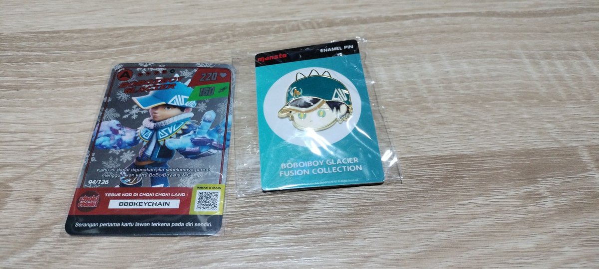 wawaonmultitask's tweet photo. @MonstaFess Hai sender, kebetulan aku jualan official merch BoBoiBoy, ada Glacier kartu choki" sama pin enamel Glacier, kalo berminat langsung ketuk DM ku ya 😁 https://t.co/Be77omRwlI