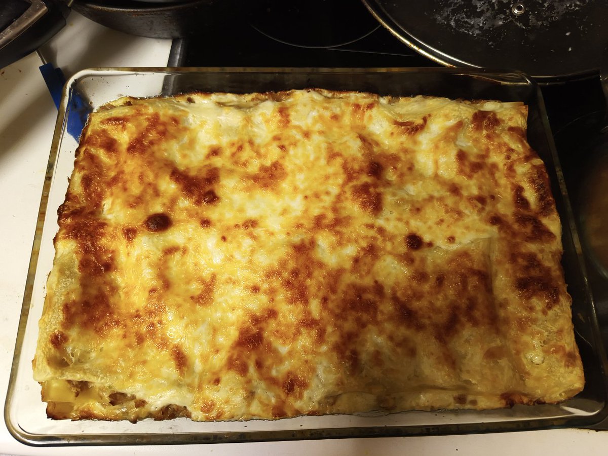 codemancer's tweet image. Вечор с дщерью приготовляли мое особное блюдо — рыбную лазанью