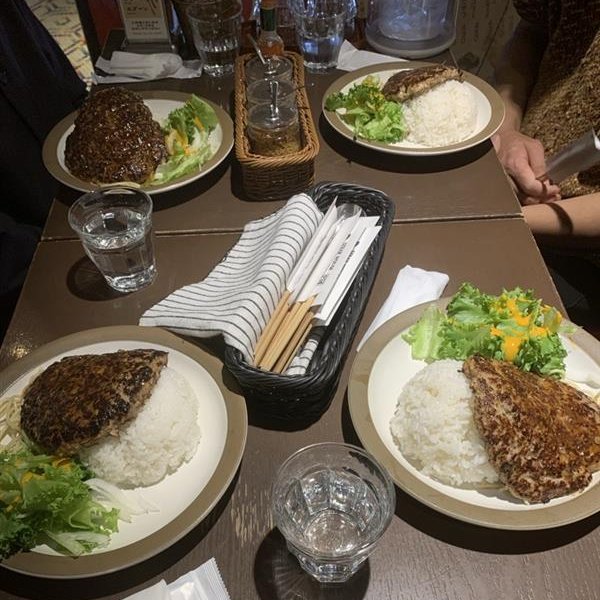 astropro_info's tweet image. 大阪メンバーでシャッフルランチに行きました🍚
アストロの大阪スタジオは新大阪にあるので、
各所からのアクセスも良く、飲食店も多めです✨