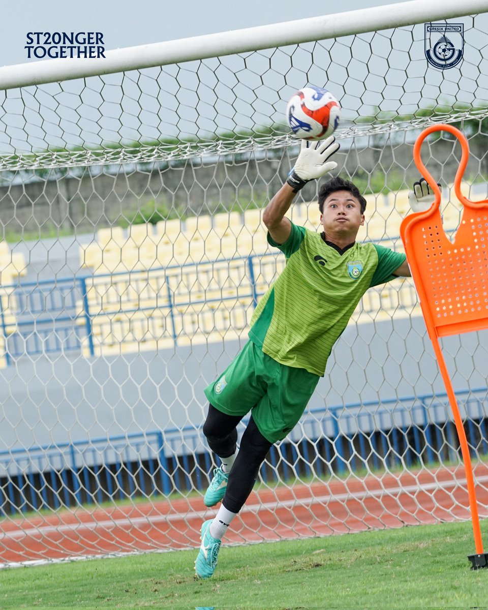 gresikutdFC's tweet image. Bersama membangun kepercayaan diri sebagai persiapan menyambut laga perdana musim ini.

#GresikUnited #LaskarJokoSamudro #ST20NGERTOGETHER #DailyTraining