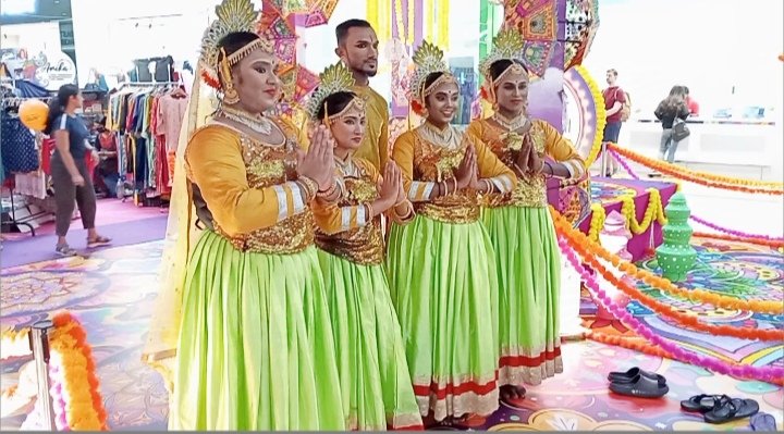 woadriene's tweet image. dancers showcased cultural heritage &amp;amp; highlights festive spirit meaningfully @NUSentral