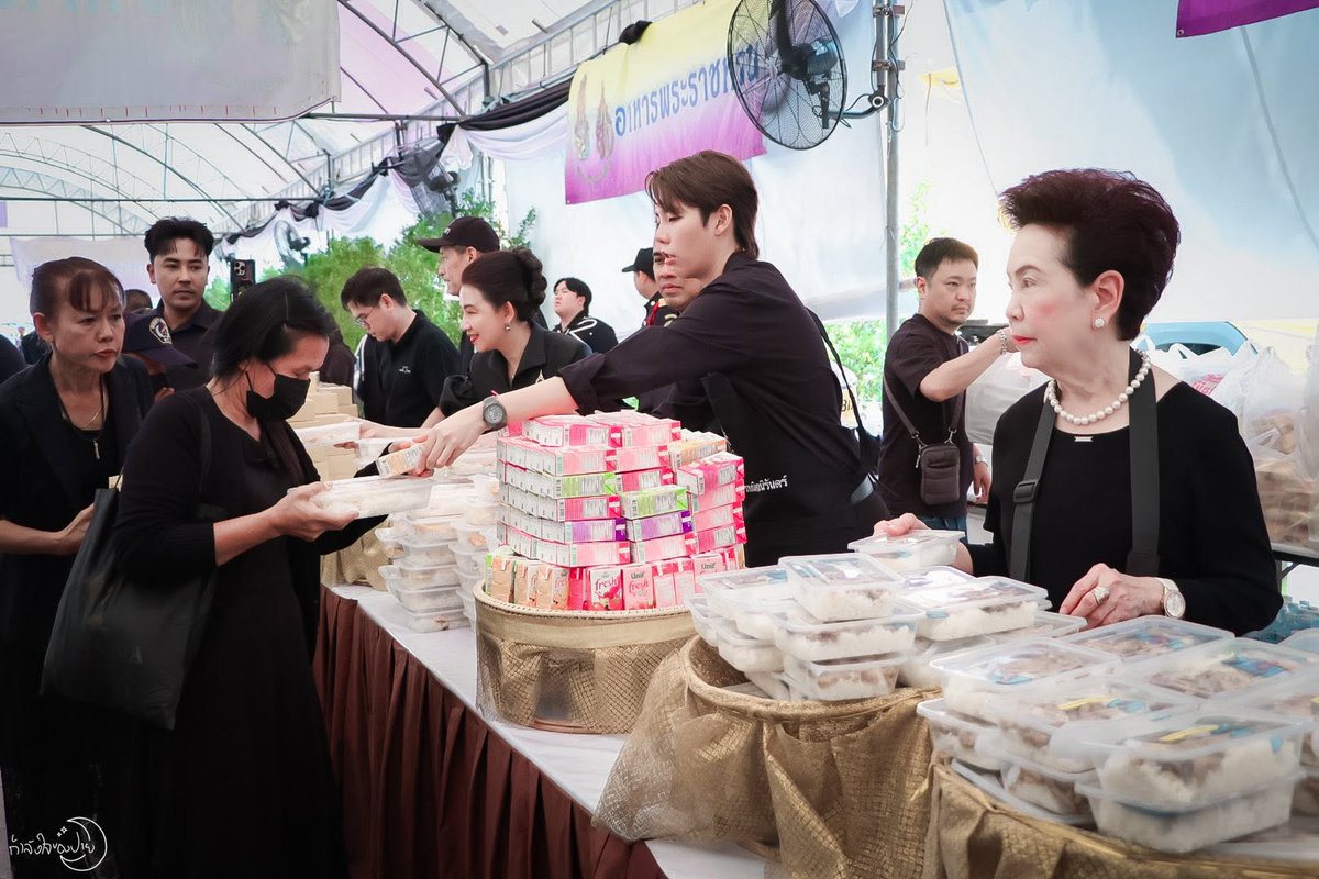 BesidePaiii's tweet image. CNP entertainment ✨
ร่วมสนับสนุน โครงการน้ำพระทัยพระราชทาน
สภาสังคมสงเคราะห์แห่งประเทศไทย  ในพระบรมราชูปถัมภ์ 
น้ำผลไม้พร้อมดื่ม 1500 กล่อง  ￼

และร่วมแจกอาหารพระราชทานที่ท้องสนามหลวง 🤍

Facebook : ป๊ายปาย โอริโอ้ (Update)
🐳26.11.25🐳

#ป๊ายปายโอริโอ้
#cnp_orio 
#PaiPaiorio