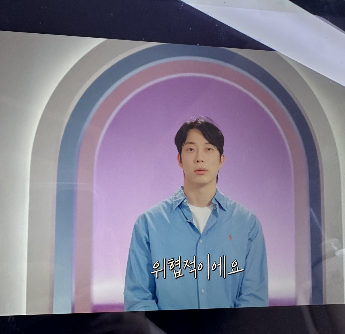 mnjii__000's tweet photo. 아 환연 남메기 잘생기니까 남출들 반응 진짜 웃겨서 말안나오네 https://t.co/Vq66xraTcI