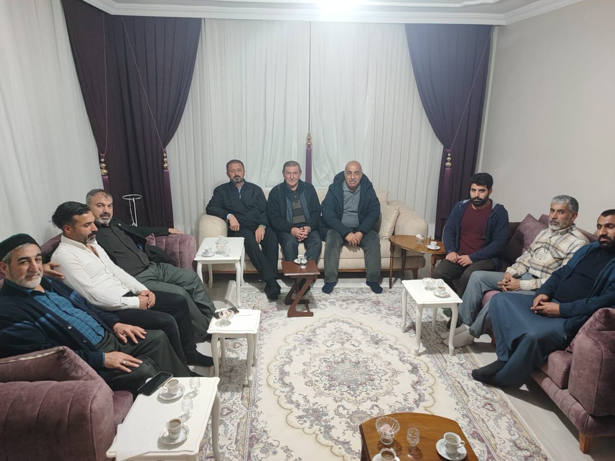 İl Başkanımız <a href="/behcet_sevgili/">Behcet SEVGİLİ</a> ve beraberindeki heyet, Yeşilyurt Dilek Başpınar Mahallesi’ni ziyaret ederek mahalle sakinleriyle bir araya geldi.

Mahallenin ihtiyaçları ve talepleri yerinde dinlendi.

Misafirperverlikleri için İbrahim Bey'e  teşekkür ediyoruz.

#okullar
#Ceza