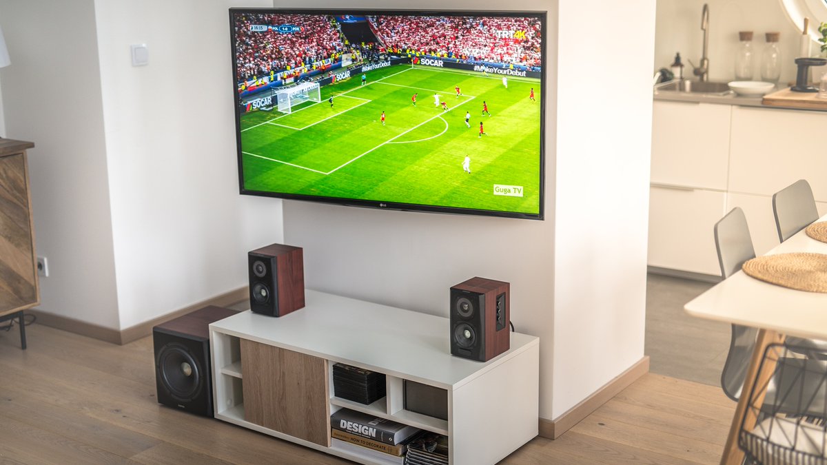 EdifierNAmerica's tweet image. Experience theater-quality sound at home. Affordable luxury awaits!

#edifier #hometheater #soundsystem #movienight #homecinema