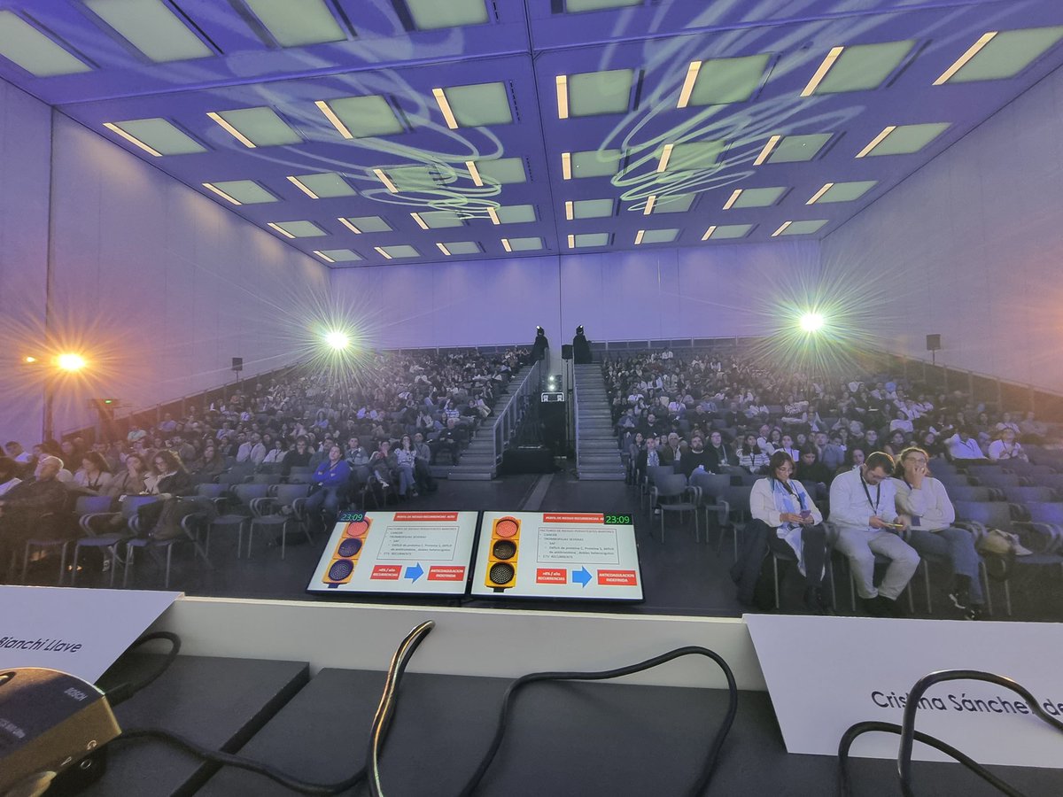 Primera mesa de nuestro grupo y la sala esta llena 

Esto es #46SEMI

 <a href="/Sociedad_SEMI/">#46SEMI Sociedad Española de Medicina Interna</a>