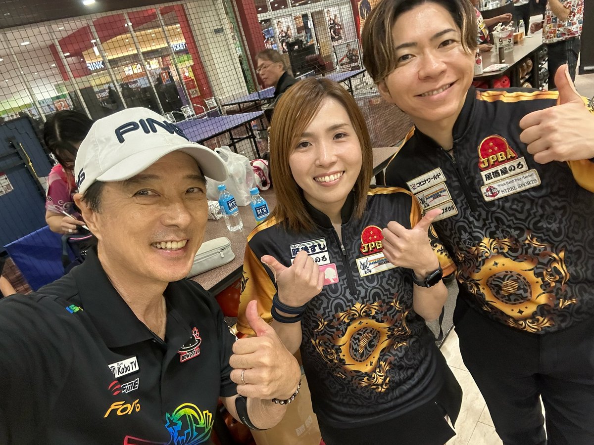 これは前夜祭のハプニングの一コマ🤣

哲也王子のバースデーセレモニー！

ハッピーバースデー🎊の掛け声で

くす玉を割った後テープのクラッカー🎉

ところがクラッカー🎉の威力がスザまじく

主役のてっちゃんがテープに埋もれて

見えなくなってしまうと言うハプニング（爆笑）