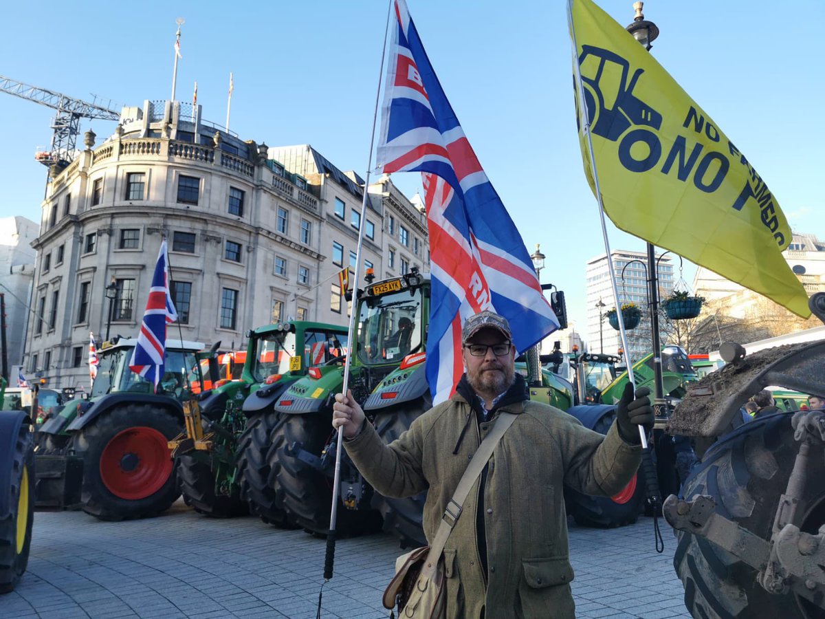 FarmersWeekly's tweet image. Farmers are back in London. 🪧 

“The government needs to change the IHT thresholds so that they do not penalise family farms. We just want to farm and produce food to feed the nation.”