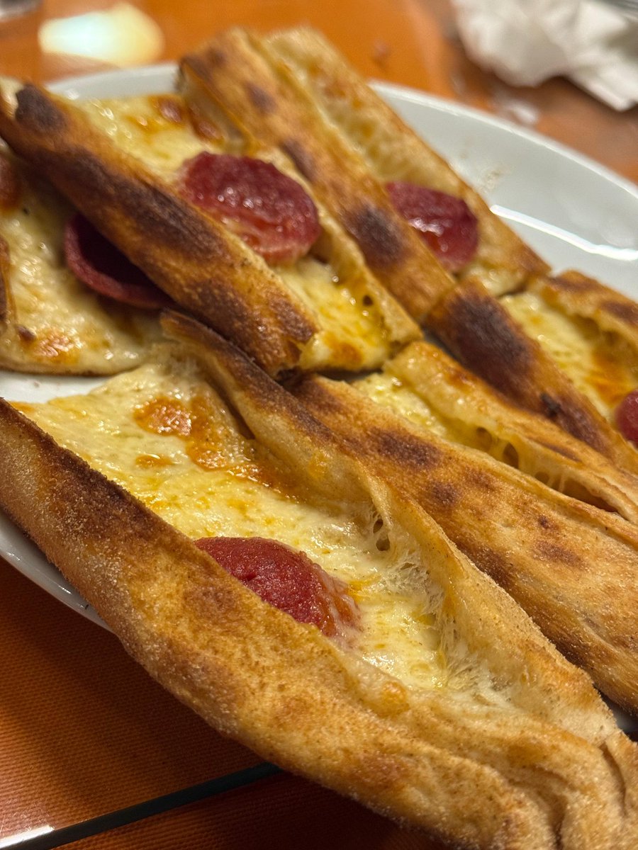 kimbuatkafalari's tweet image. Mesaisi olan arkadaşlarımın da öğle arası yaklaşmışken, Gurme Kulübümüzle gerçekleştirdiğimiz Konya mutfağından görseller paylaşarak daha çok acıkmayalım mı? 🙈😅 Dayanın az kaldı. 🥳

#Konya 
#chef 
#afiyetolsun
#wednesdaymotivation 
#wednesday 
#YummyYummyYummy
#delicious