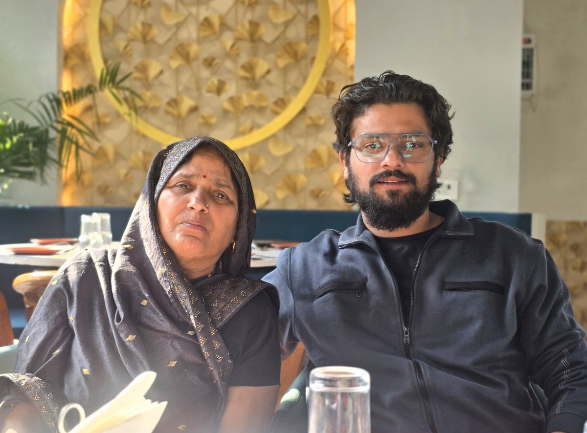 मर्द की कामयाबी के पीछे माँ के सिवाय कोई दूसरी औरत नहीं होती क्योंकि दूसरी औरत हमेशा एक कामयाब मर्द ढूँढती है।