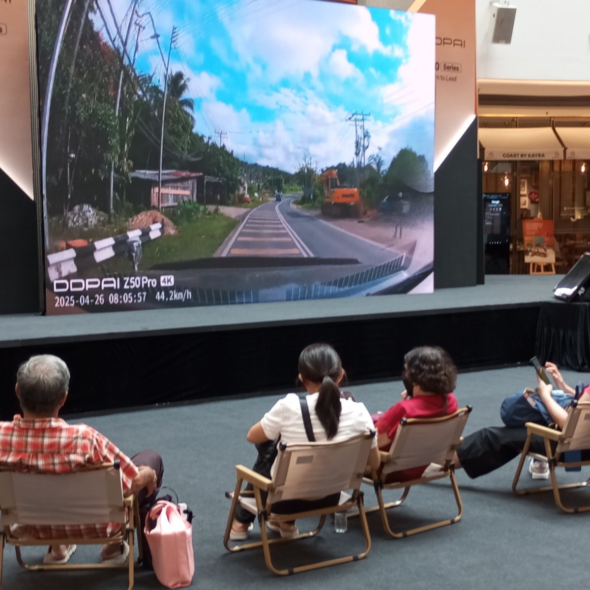 woadriene's tweet image. shoppers waiting for host @starhillgallery to start event