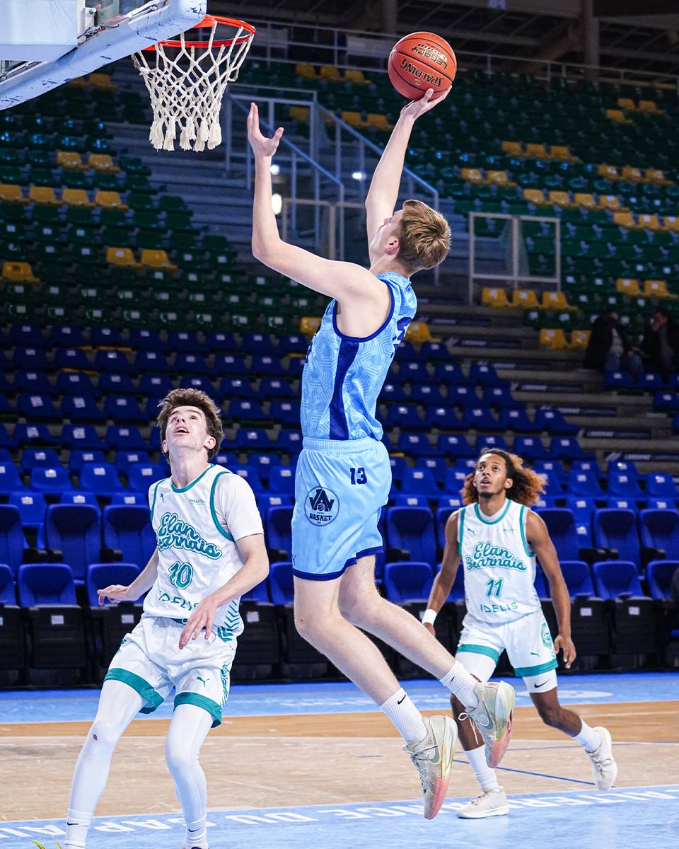 jav_basket's tweet photo. 𝐄𝐬𝐩𝐨𝐢𝐫𝐬 𝐄́𝐋𝐈𝐓𝐄 𝟐: Bilan, qualification Poule Haute et progression 📈

Nous avons fait le point avec Charles-Henri Bronchard, Responsable du Centre de Formation et Entraineur Espoirs. 
🗞: https://t.co/k5cgEgZ7oM

#JAVFormation https://t.co/QlztqNqwMi