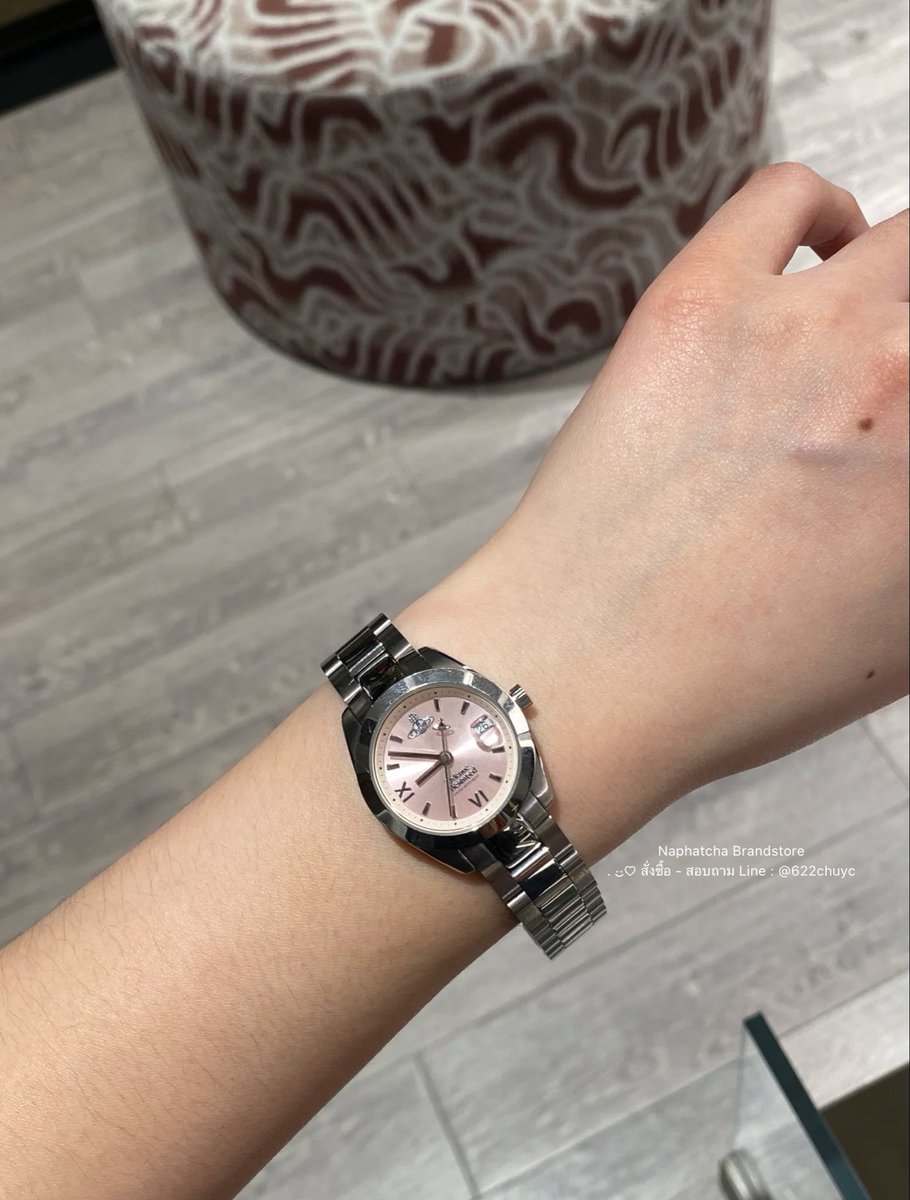 Npc_Brandstore's tweet photo. 📍พร้อมส่งในไทยนะคะ 📍
🪐 นาฬิกา Vivienne Westwood รุ่น Fenchurch 💕

Color : Silver-Pink
Case : 28mm.
อุปกรณ์ครบเซ็ต + รับประกัน 2 ปีเต็ม

📍การันตรีสินค้าของแท้ 100% จากช้อปเกาหลี 🇰🇷

💵 Price : 9,990.- ส่งฟรี / แมสได้ค่ะ

📥 สอบถาม-สั่งซื้อ Line : @622chuyc 

#นาฬิกาvivivenne https://t.co/Rl96QE1MJu