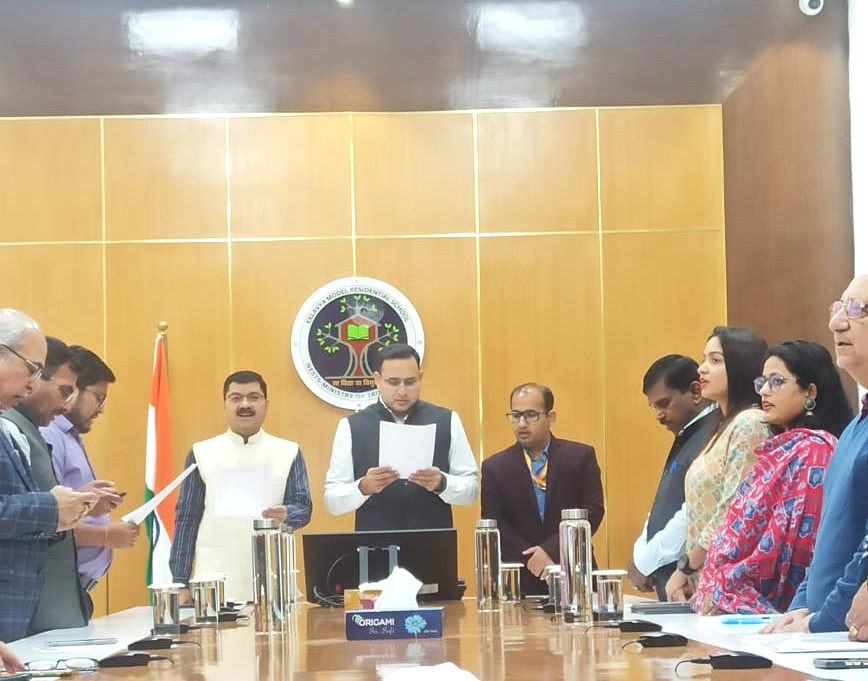 NESTSHQ's tweet photo. Today, @NESTSHQ organized a heartfelt Preamble reading session at Eklavya Hall to mark Constitution Day. 
United in reflecting on the values that bind us as a nation and honoring the spirit of our Constitution.
 
#ConstitutionDay #PreambleReading #UnityInDiversity https://t.co/BaBevjpm7r