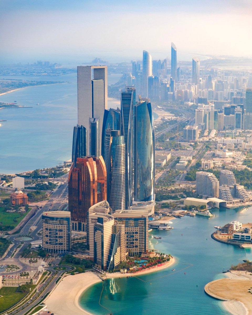 Oracle_ME's tweet image. The expanded Oracle Cloud Abu Dhabi Region will directly support Abu Dhabi’s goals of becoming the world’s first fully AI-native government by 2027 and help establish the UAE as a regional hub for AI innovation.

social.ora.cl/60117WLEF