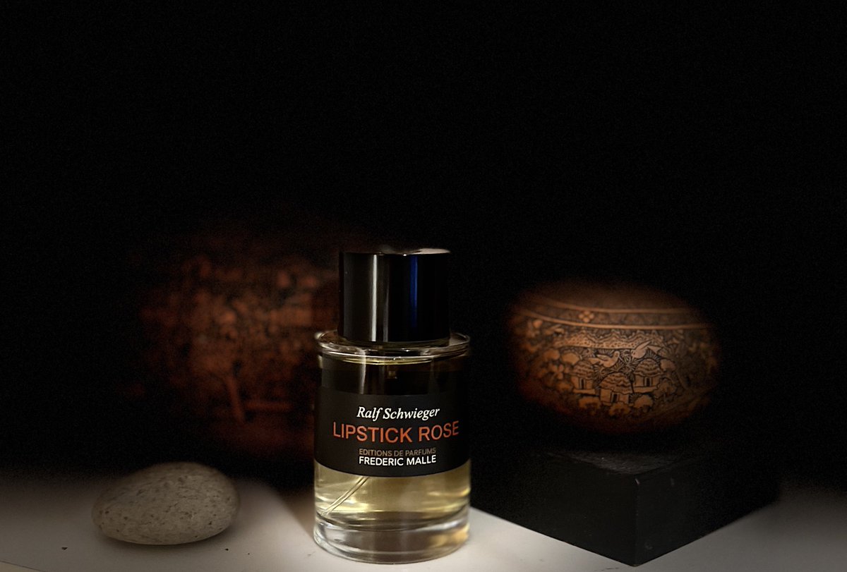 KKingKhalifa's tweet image. #SOTD A glamorized femininity in a bottle. ❤️
#Fragzspace #FM #LipstickRose