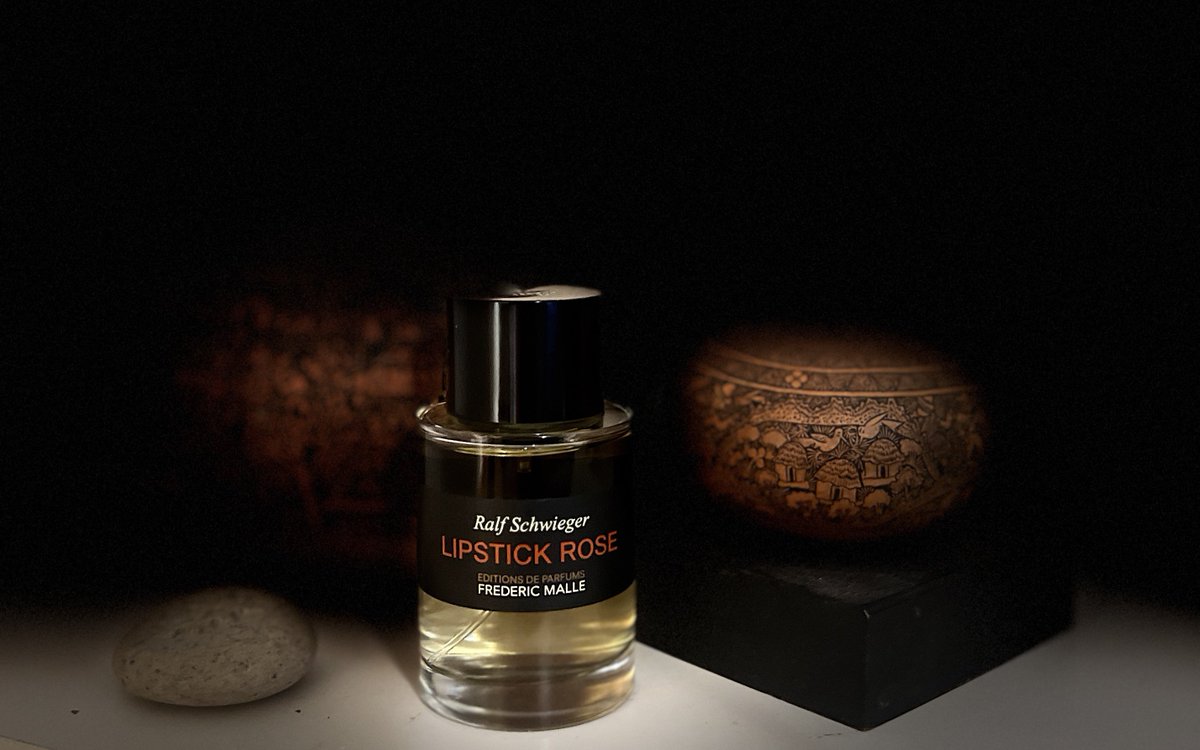 KKingKhalifa's tweet image. #SOTD A glamorized femininity in a bottle. ❤️
#Fragzspace #FM #LipstickRose