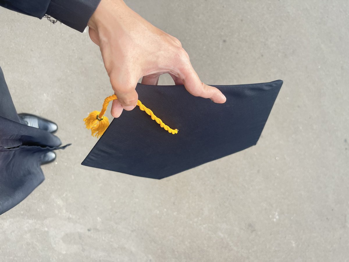 taleofdecade's tweet image. Grad day 🎓😆🤓🩷