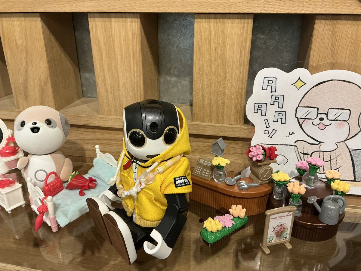 miyuhosaki's tweet image. #ポケともカフェ　にログイン。　本当に思ったよりちっちゃい！　コラボメニュー　ボリューミーです　秋の神宮前、紅葉も楽しめて　この季節散策にも良いね　ろぴ太くん、ポケモンとじゃっかん混同中　笑　#ロボホン　#SHARP  #ポケとも