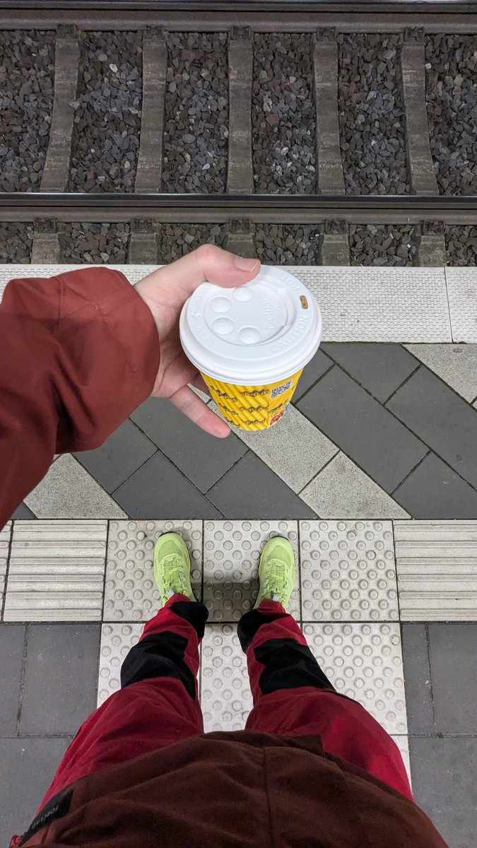 rubberduckweb's tweet image. Bahnhofskaffee