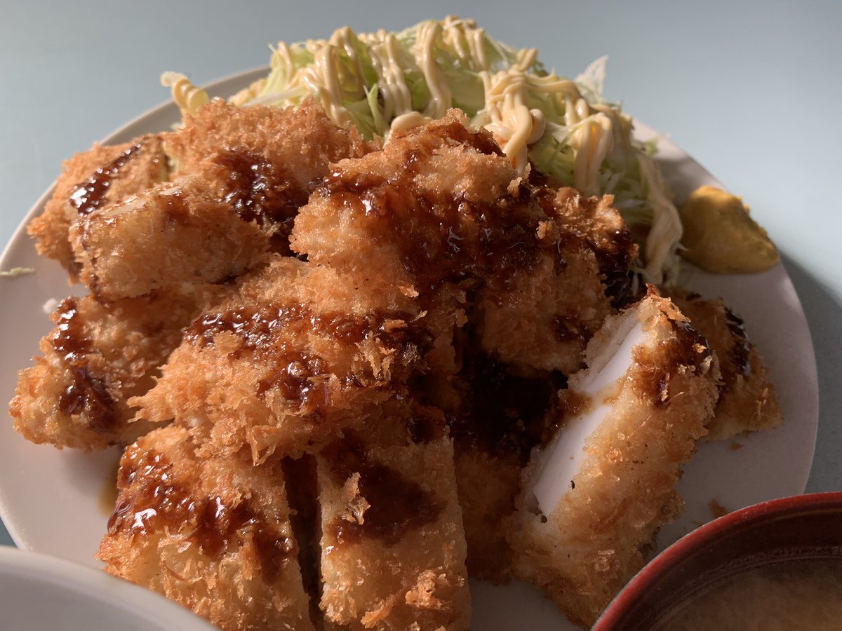 ReitoFunFab's tweet image. 【#FUNCH】
ようやく お昼ごはん🍚
バス江大衆食堂
#イカフライ定食🦑
想像してたイカフライと違い ボリュームたっぷりで嬉しビックリ🤯
何気に豆腐とワカメの煮干出汁の味噌汁が美味す😆