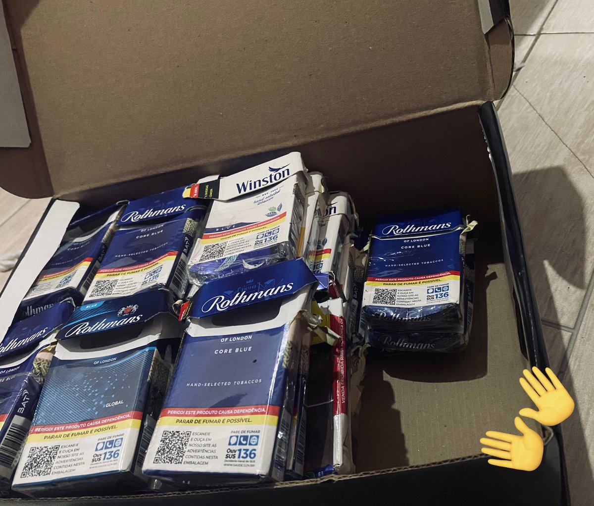 lclzae's tweet image. Quase sem espaço.