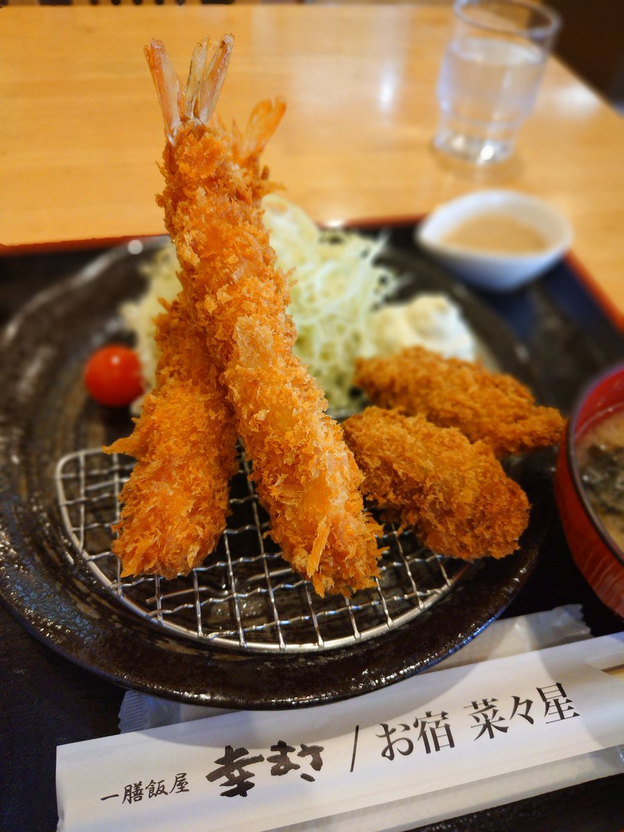 Ayaaya27221001's tweet image. お初です🤭🫶💗

ミックスフライ定食✨
カキもエビフライも、どっちも食べたくてww欲張り🤣w

時間ギリギリで、お客様誰もいなかったけど、快く迎え入れて頂きました🙏

とっても美味しかったです🥰🥰
まだ食べたいのいっぱい🎵
また行きます🥳
 #幸まさ
 #北斗市