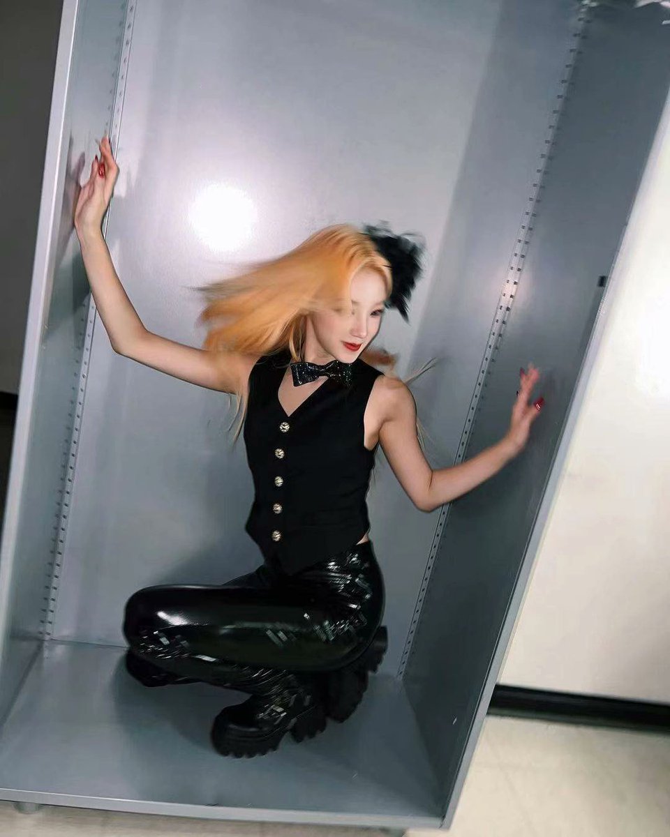 𝑀e veran mucho tiempo detrás de todas las b𝕣αtz♡ para que escuchen #ℜo𝕔k𝔗heℭ𝕒mp y me den su sincera opinión ❥ ˳ 𝑑e porqué es la mejor película del mundo y también esa forma de revivir mis épocas siendo una adolescente prob𝑙emática. 🫀

m𝕚n𝕚 ǝv𝕚l ✿𓈒 ᥀ #𝚢or𝕚ko!