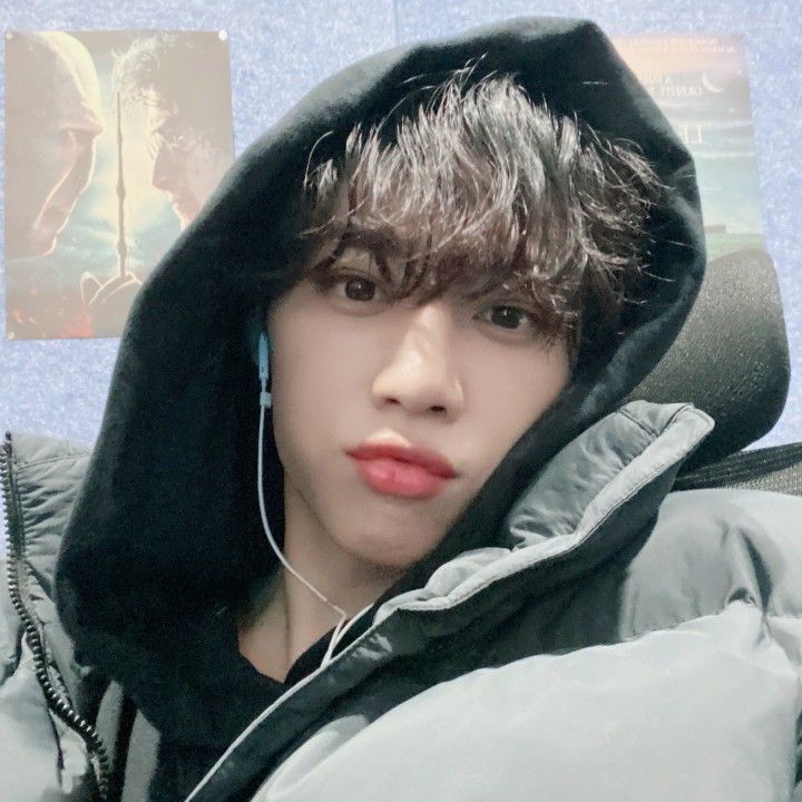 wooyage's tweet photo. ⠀
⠀
[ 💬 #VOYZ_AGAM ]
͜✦ dear NAVIGATORS
⠀
💌  Bantu mikirin caption dong~ salam olahraga, arigathanks! 
⠀
⠀ https://t.co/M2EqUTGeE1
