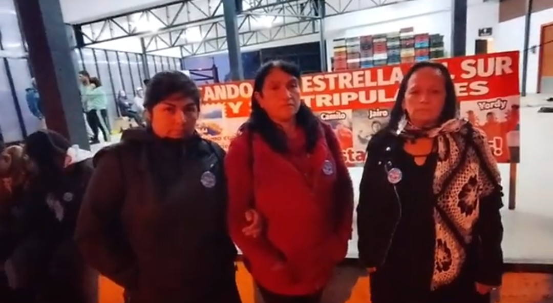 Familiares de la tripulación Estrella del Sur acusan abandono del estado "si fueran familias de ricos todavia estarían buscando"  youtube.com/watch?v=vmE6Nw…