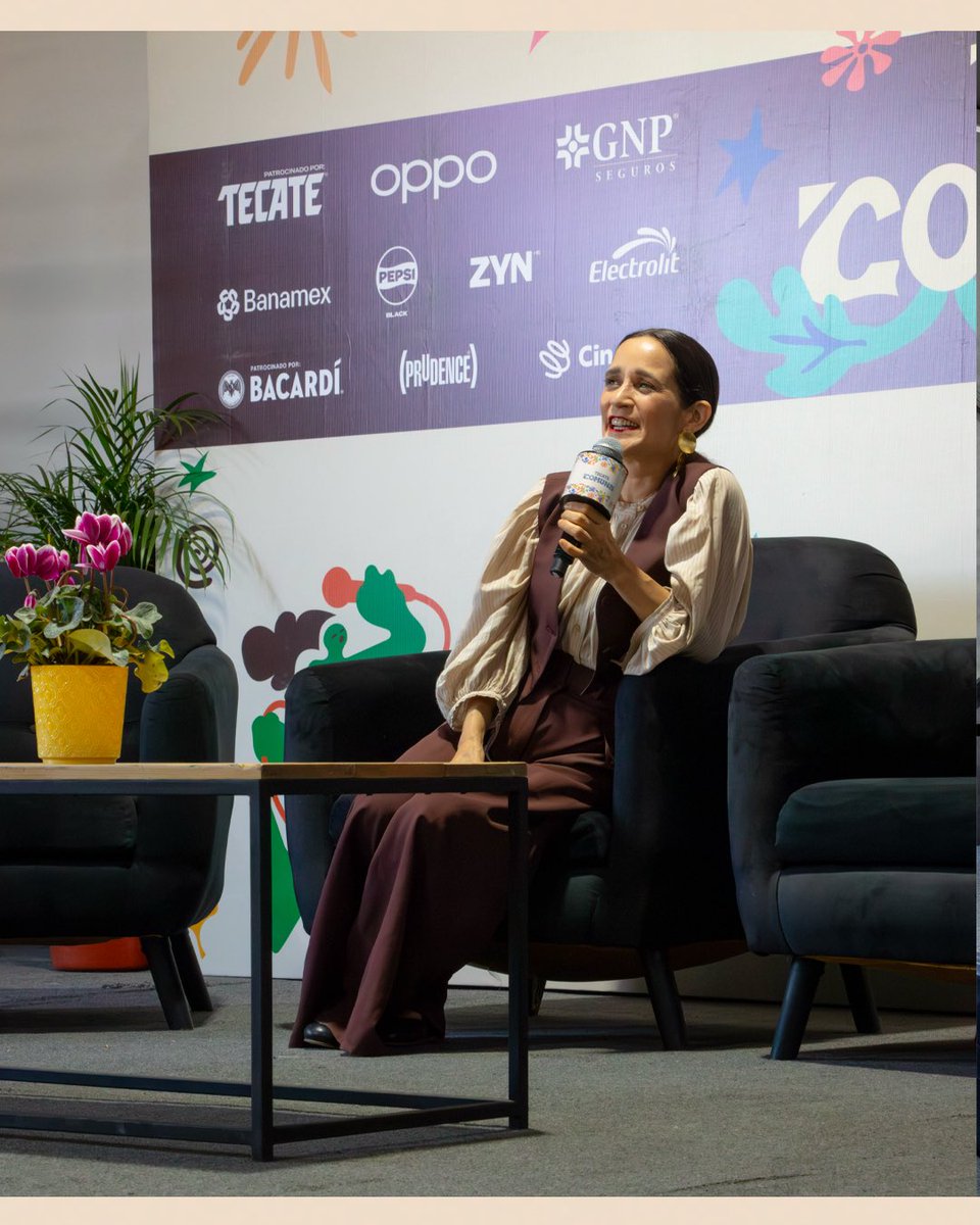 todoindierock's tweet image. En rueda de prensa, @julietav nos platicó su felicidad de regresar al #TecateComuna en una edición más 

📸 x @Tori_Vcg 
🖊️ @apodacabooking | @apodacagroup | @tecatecomuna | @ocesa_total | @eticket 

#TodoIndieRock