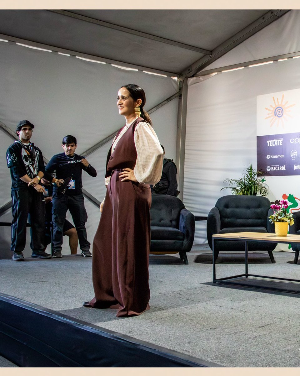 todoindierock's tweet image. En rueda de prensa, @julietav nos platicó su felicidad de regresar al #TecateComuna en una edición más 

📸 x @Tori_Vcg 
🖊️ @apodacabooking | @apodacagroup | @tecatecomuna | @ocesa_total | @eticket 

#TodoIndieRock