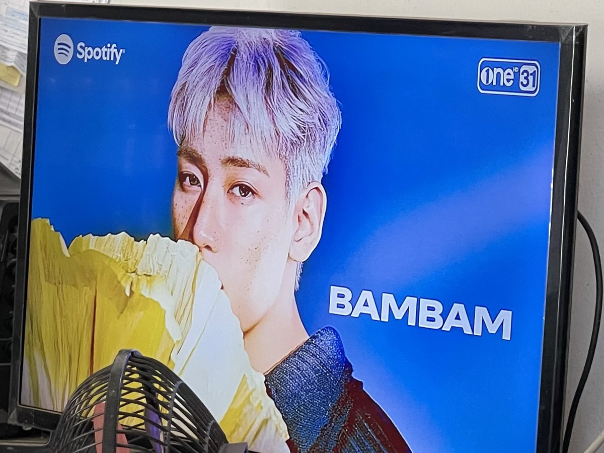 SPunpa's tweet image. มาร์คต้วน แบมแบม เตนล์ งานสปอติฟายมาจริง ผมมีหลักฐานมาละคับ แบบแอบมือสั่นเหมือนเดิม ยกมือถือมาถ่ายเกือบไม่ทัน