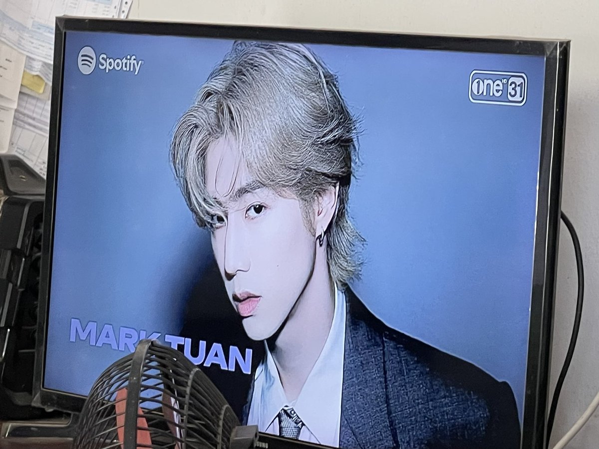 SPunpa's tweet image. มาร์คต้วน แบมแบม เตนล์ งานสปอติฟายมาจริง ผมมีหลักฐานมาละคับ แบบแอบมือสั่นเหมือนเดิม ยกมือถือมาถ่ายเกือบไม่ทัน