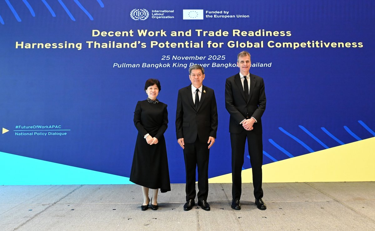 EUinThailand's tweet image. The EU &amp;amp; @ILOAsiaPacific are convening government, employers &amp;amp; workers to discuss how Thailand can strengthen trade competitiveness while advancing decent work.

The dialogue is part of an EU-funded #FutureOfWorkAPAC project via @EU_FPI.

#EUForeignPolicy