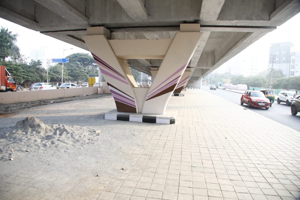 GBAChiefComm's tweet image. ಇಂದು ಬೆಳಿಗ್ಗೆ ಬೆಂಗಳೂರು ಪೂರ್ವ ನಗರ ಪಾಲಿಕೆ ವ್ಯಾಪ್ತಿಯಲ್ಲಿ ವಿವಿಧ ಸ್ಥಳಗಳಿಗೆ ಭೇಟಿ ನೀಡಿ ಪರಿಶೀಲನೆ ನಡೆಸಿ ಸಂಬಂಧಪಟ್ಟ ಅಧಿಕಾರಿಗಳಿಗೆ ಕೆಳಕಂಡ ನಿರ್ದೇಶನಗಳನ್ನು ನೀಡಲಾಯಿತು.

🔹 ಇಬ್ಲೂರು ಜಂಕ್ಷನ್‌ ಮಾದರಿಯಲ್ಲಿ ಇತರೆ ಮೇಲ್ಸೇತುವೆ ಕೆಳಭಾಗಗಳನ್ನು ಅಭಿವೃದ್ಧಿಪಡಿಸಲು ಸೂಚನೆ.
🔹 ಕಾರ್ಮಲರಾಂ ಮೇಲ್ಸೇತುವೆ ಕೆಳಭಾಗದಲ್ಲಿ ಎಲ್&amp;amp;ಟಿ…