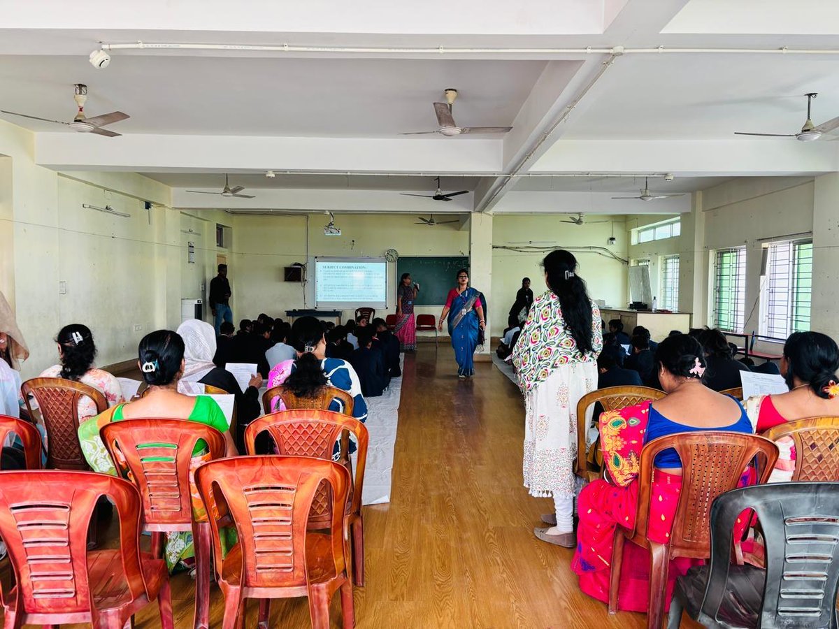 bbitschool's tweet image. A student session for Class 10 learners of BBIT Public School was conducted to guide them in selecting subjects for Class 11 and understanding future academic prospects. 
#BBITPublicSchool #CareerGuidance #Class10 #SubjectSelection #BoardExams #FutureReady #StudentSuccess
