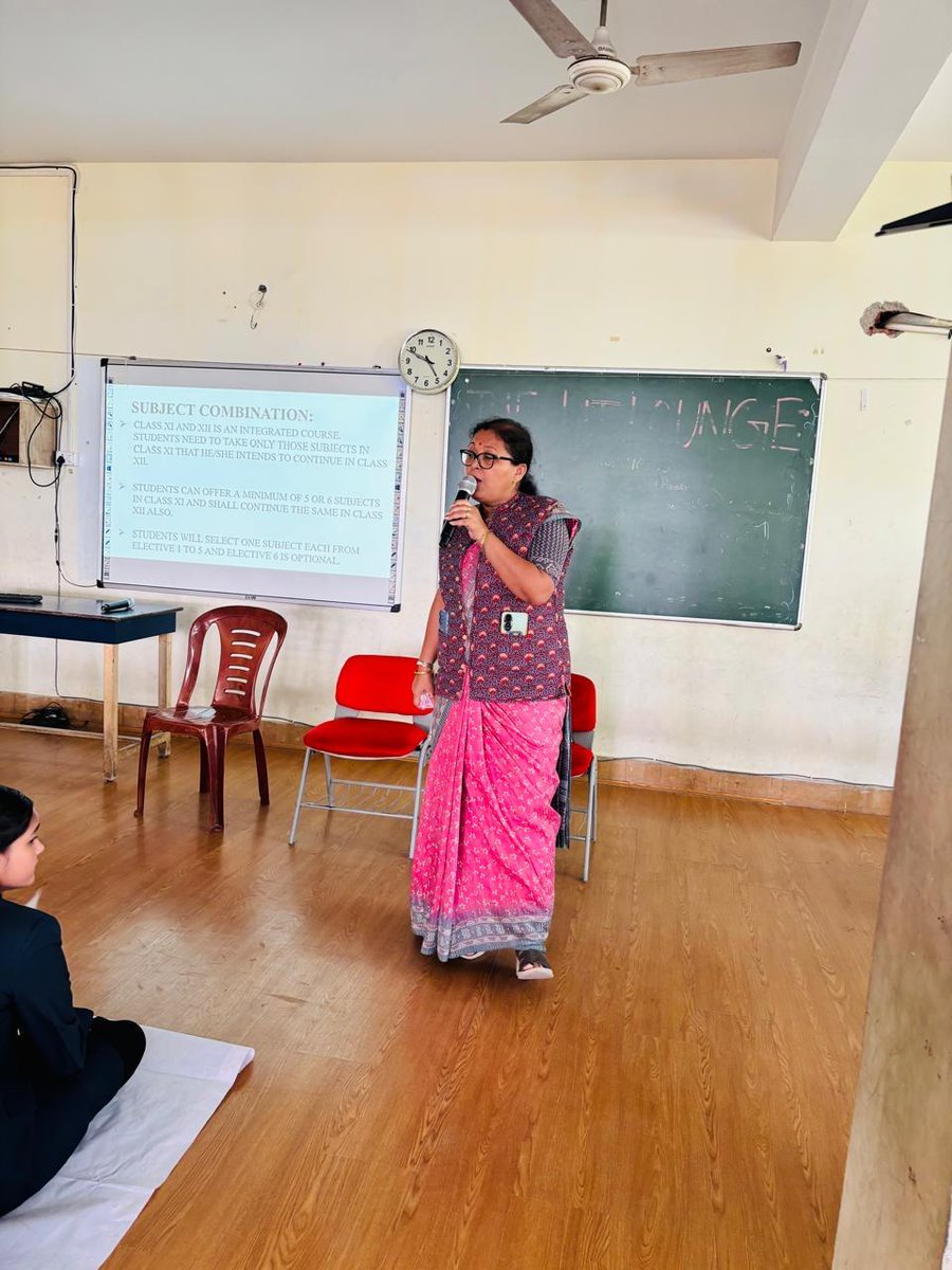 bbitschool's tweet image. A student session for Class 10 learners of BBIT Public School was conducted to guide them in selecting subjects for Class 11 and understanding future academic prospects. 
#BBITPublicSchool #CareerGuidance #Class10 #SubjectSelection #BoardExams #FutureReady #StudentSuccess