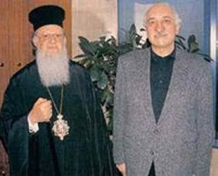 erdemdaily's tweet photo. 📌FENER RUM PATRİĞİ I. BARTHOLOMEOS 2016'DA HAİN DARBE GİRİŞİMİNDEN HEMEN ÖNCE TÜRKİYE’DEN AYRILMIŞTI - ARŞİV

FETÖ bağlantısı belgelenmiş Gökçeada’lı Fener Rum Patriği I. Bartholomeos, 15 Temmuz kanlı darbe girişiminden sadece 3 saat önce Türkiye’yi terk etmişti. 

Bölge kaynakları, Patrik’in Slovakya’ya gittiği yönündeki beyanını yalanlayarak, bu ülkeye ayak basmadığını belirtmişti.

Aydınlık gazetesinin haberine göre bazı kaynaklar, Bartholomeos’un darbe konusunda önceden bilgi sahibi olduğunu ve bölgedeki bir Amerikan üssüne yöneldiğini ifade etmişti.