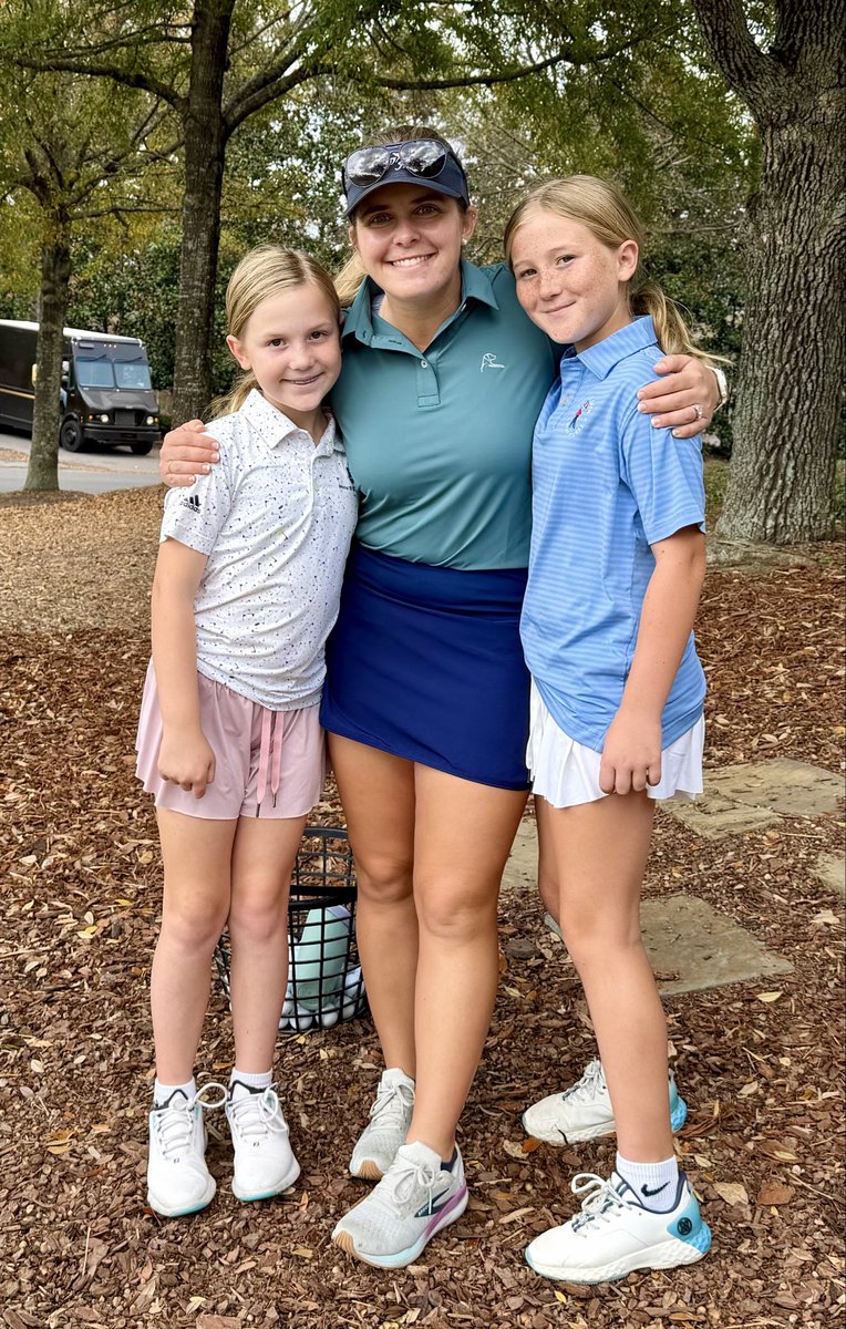 JaPeevy's tweet photo. Great reunion with Coach Kelly — someone who’s taught our girls so much about life and golf. She’s family to us. Grateful for every lesson. Shoutout to Moon Golf, where Emerson got fitted for her first set of adult clubs. They take care of players..,can’t recommend them enough https://t.co/B9ULizPTbF