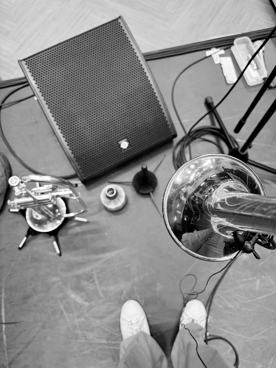 「ジブリ好きが作ったカバーアルバム」発売記念ライブ東京公演！！ありがとうございました😆最高の時間でした🤍
カメラマン井上ナホちゃんの写真と一緒にお届けした今回のスペシャルライブ、急遽配信チケットも発売中です✨本当に綺麗でたくさんの方に見て頂きたい世界観☺️🌳
tiget.net/events/445874