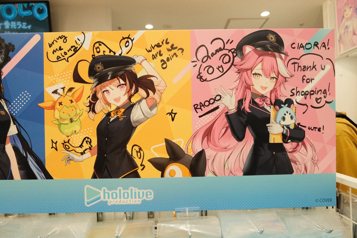 fruniper's tweet image. Gigi and Raora autographs at the hololive store 🥺