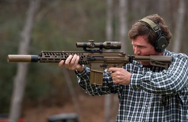 LauraLoomer's tweet image. During his interview with @ShawnRyan762, @TuckerCarlson said he likes hunting. He went shooting with Shawn. Tucker seems to be enjoying the new Army combat rifle made by @sigsauerinc Sig Sauer. I wonder if he has an issue with the fact that the company is run by an Israeli Jew.🤣