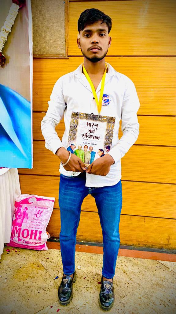 रुतबा मेरे सर को आपके संविधान से मिला है, यह सम्मान भी मुझे तेरे संविधान से मिला है।   

औरों को जो मिला है वो मुक़द्दर से मिला होगा, हमें तो मुक़द्दर भी आपके संविधान से मिला है।"

आप सभी को संविधान दिवस की हार्दिक बधाई एवं मंगलकामनाएँ।