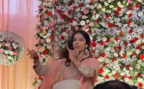 Sourav Joshi ki wife ka dance performance viral hai social media me