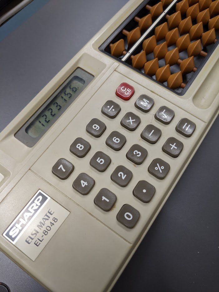 tokoya's tweet image. 電池入れたら動いたけどキーの効きが悪い。分解してクリーニングすれば直るかな。それにしても何考えてこんなもん作ったんだシャープさん。