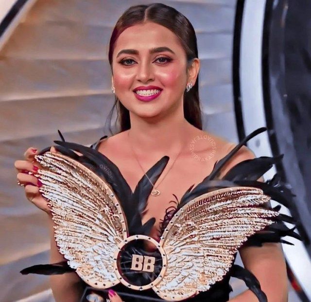 yj_153's tweet image. It’s not easy to survive 13 years in this industry with constant work.Very few artists get the chance to show all their shades,From her acting journey, to her fearlessness in KKK, to the personality we fell for in BB, to her skills in CMC, and now shining in LC.

#TejasswiPrakash